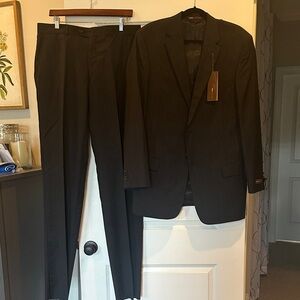 NWT BCBG Men’s Navy Pinstripe Suit 42Lx35W